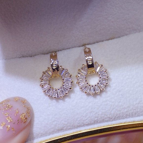 Jewelry - NEW 14K Gold Plated Diamond Circle Earrings a